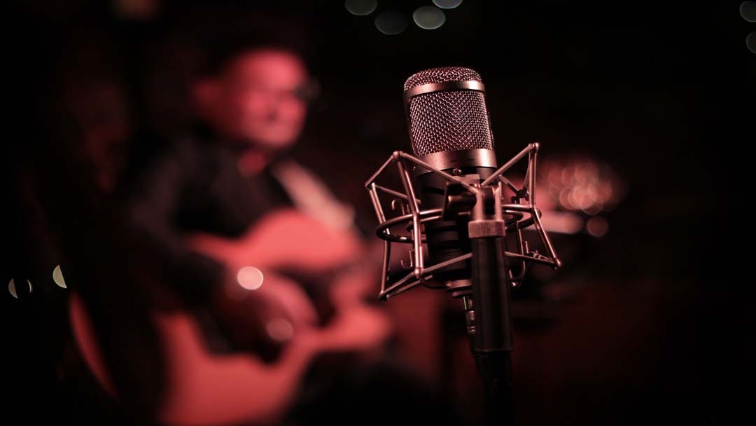 How To Play Guitar And Sing At The Same Time