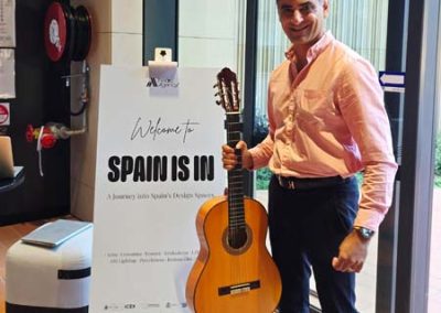 Spanish guitarist Sydney and flamenco guitarist Sydney